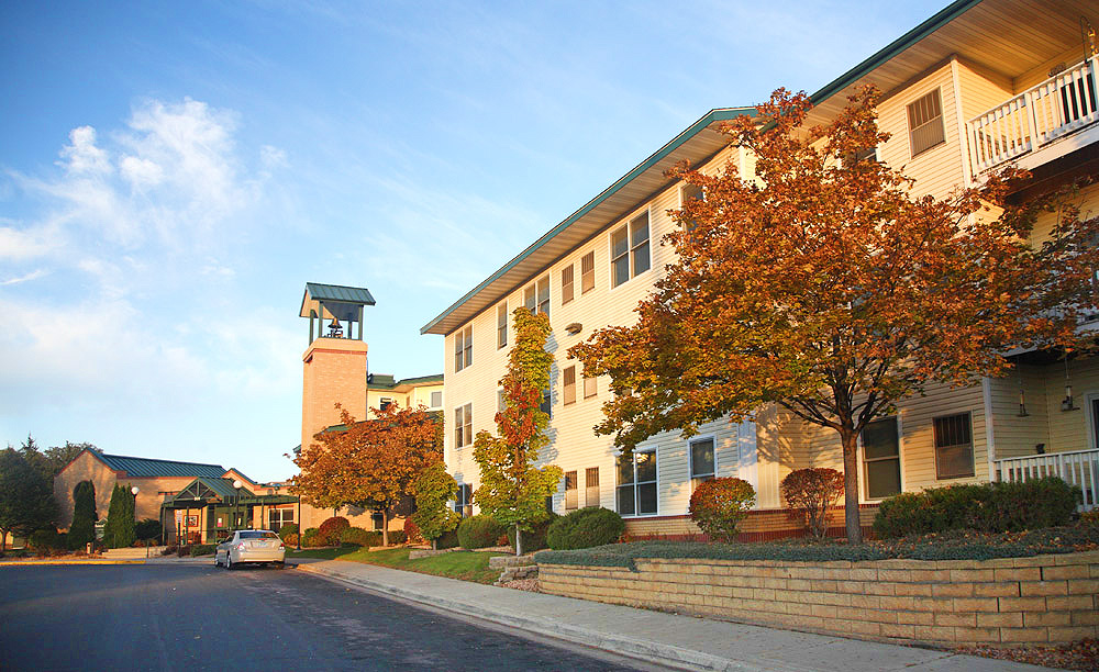 Auburn Courts Exterior