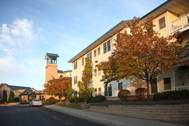 Auburn Courts exterior