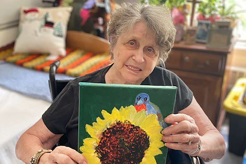 Auburn Manor resident shows her art work